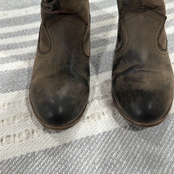 Rocket dog women’s size 7.5 boots! Wore once! - Picture 4 of 6